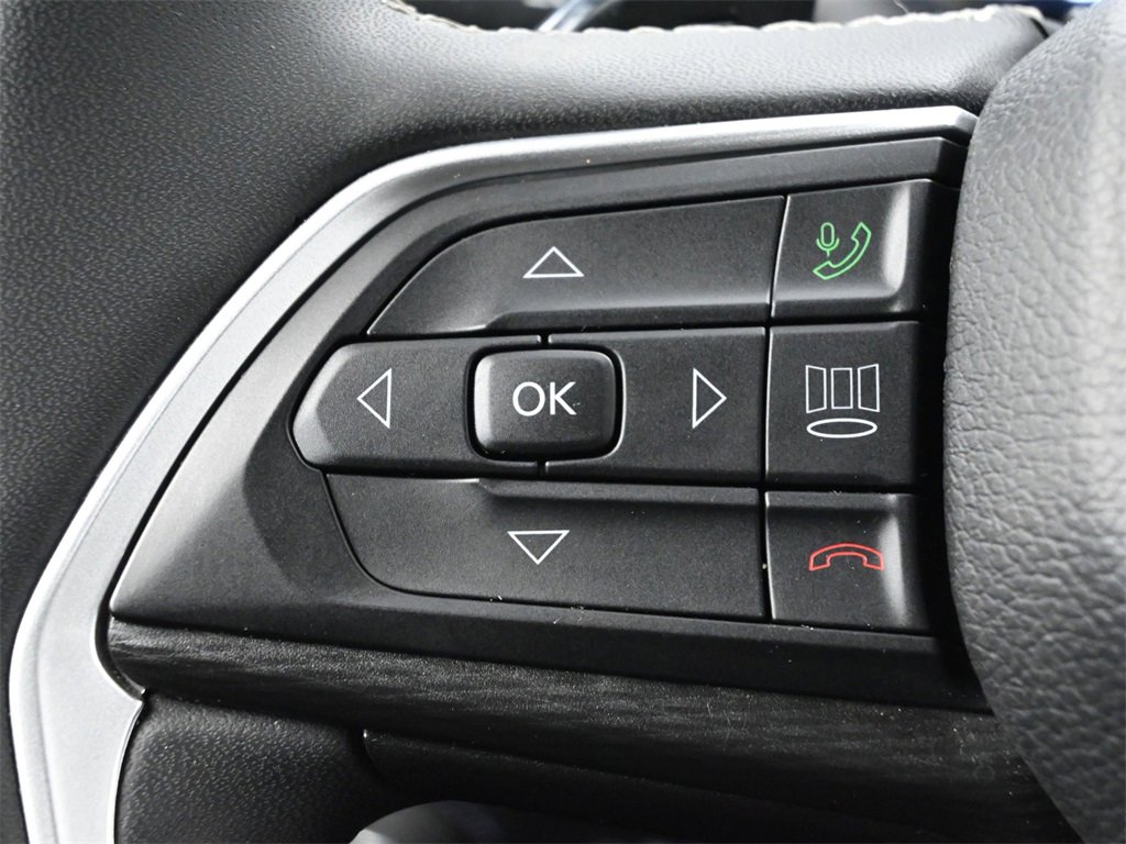 Used 2023 Jeep Grand Cherokee L Laredo image 6