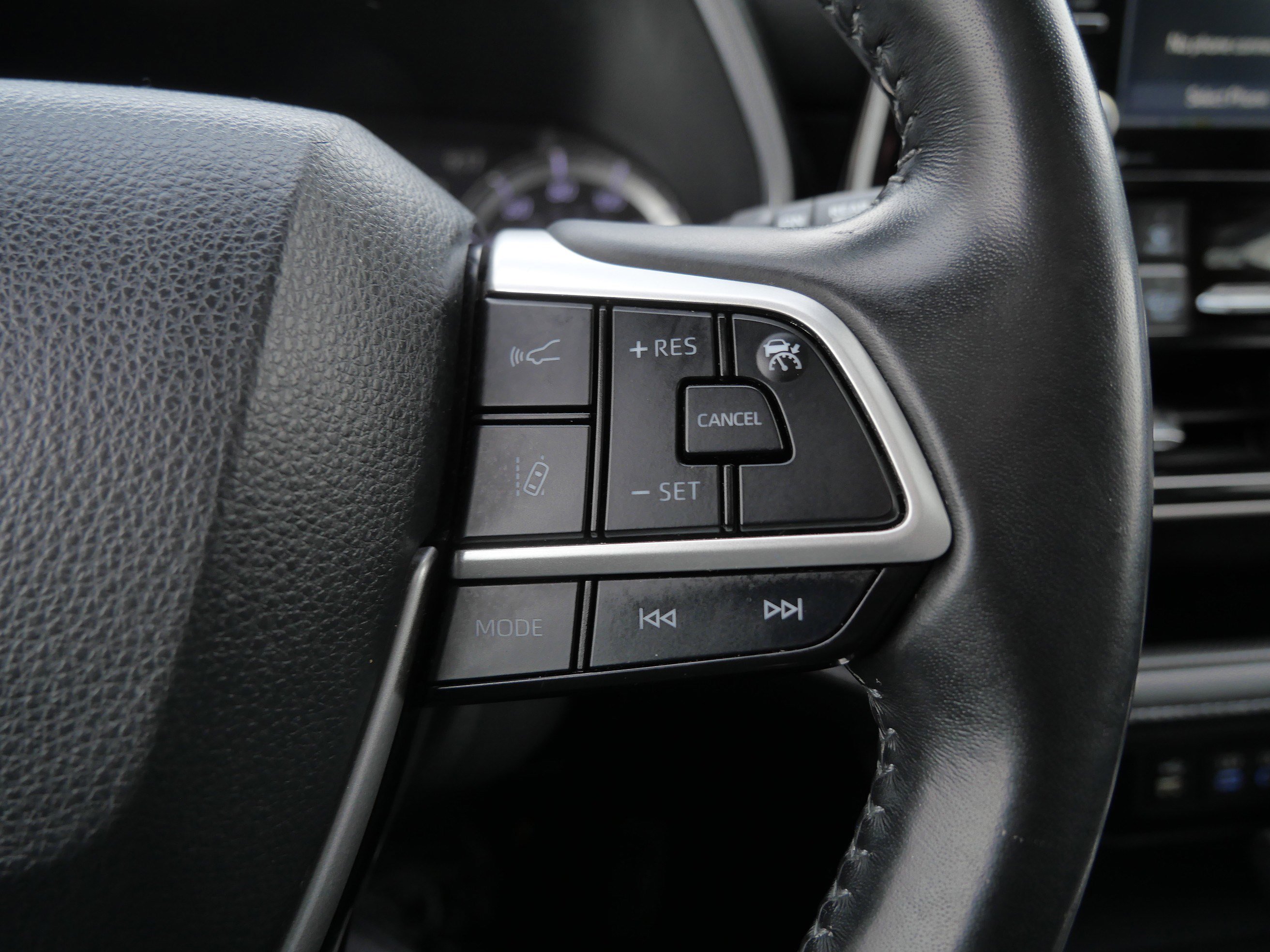 Used 2022 Toyota Highlander XLE image 29