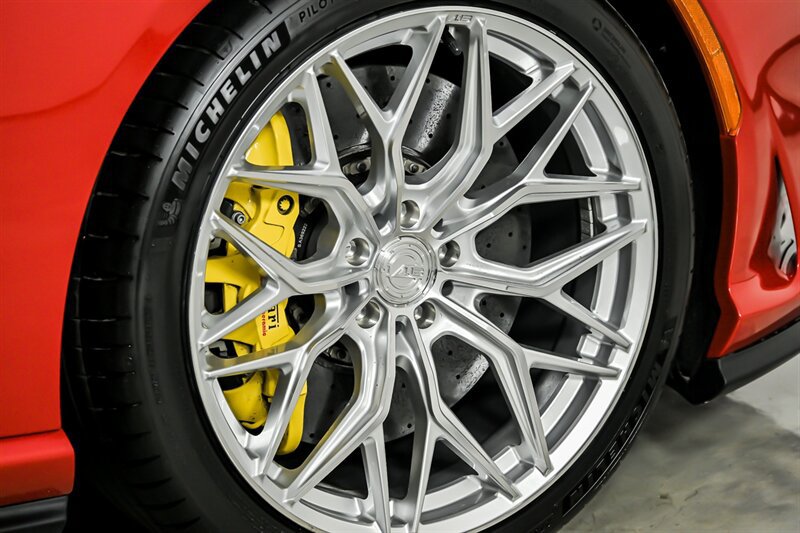 Used 2019 Ferrari 812 Superfast RWD image 12