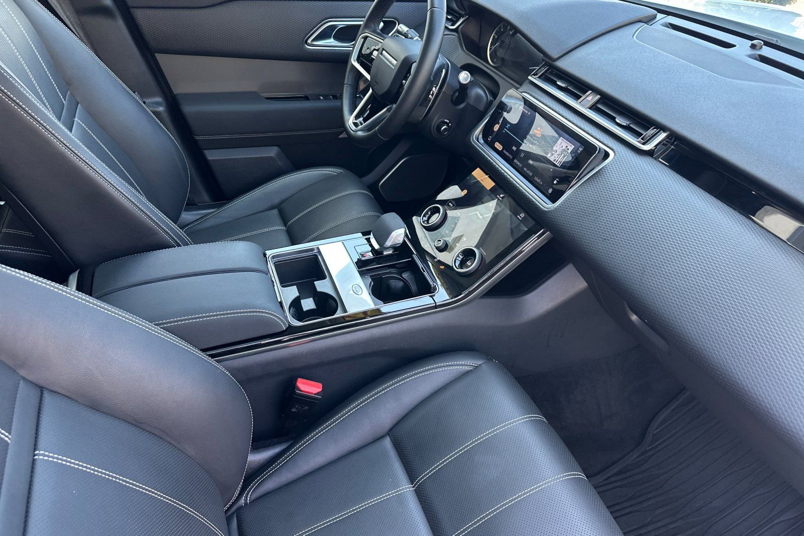 Used 2022 Land Rover Range Rover Velar S image 16