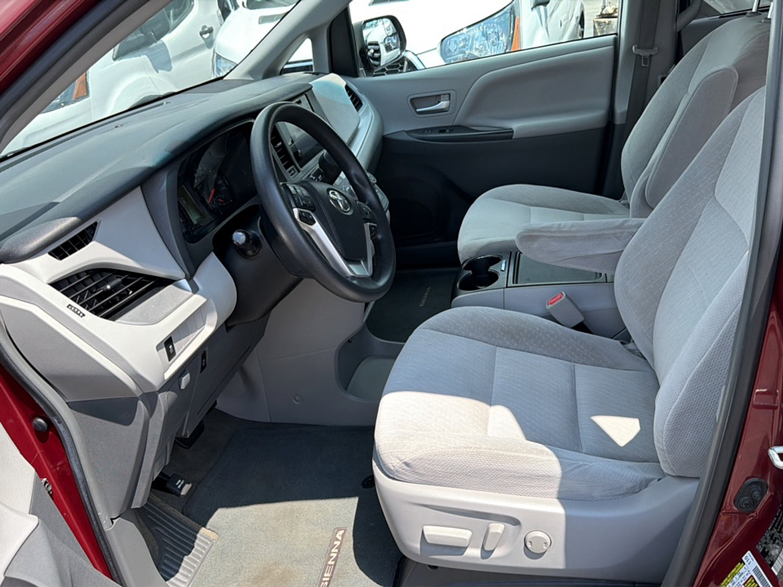 Used 2017 Toyota Sienna LE FWD image 12