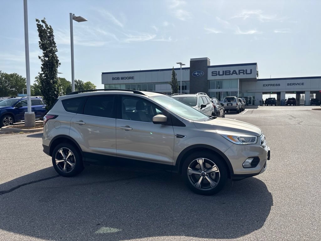 Used 2017 Ford Escape SE w/ Equipment Group 201A AWD/4WD image 1