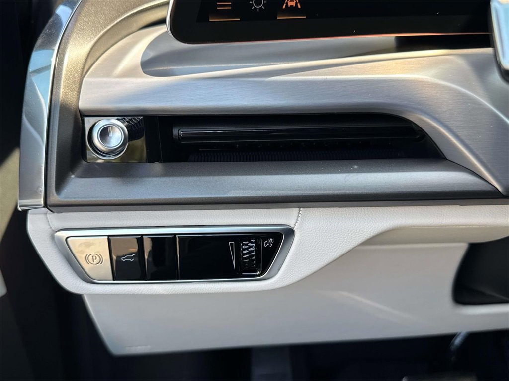 New 2026 Cadillac Vistiq Sport w/ LPO, Floor Liner Package image 18