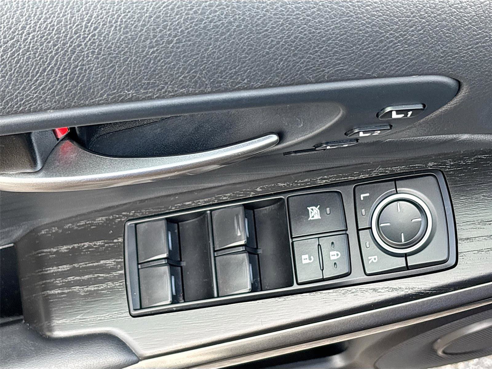 Used 2022 Lexus IS 300 AWD w/ Premium Package image 19