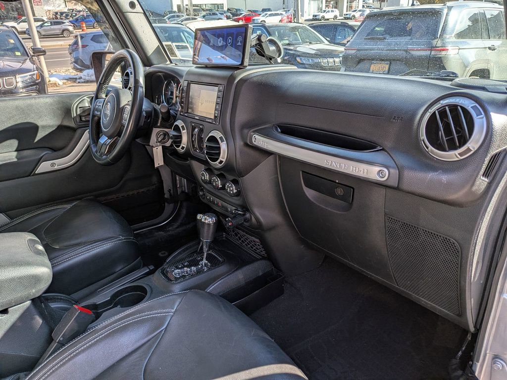 Used 2017 Jeep Wrangler Unlimited Sahara w/ Dual Top Group AWD/4WD image 22
