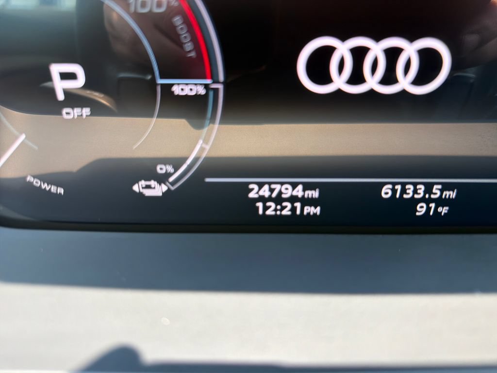 Used 2024 Audi Q8 e-tron Premium Plus w/ Premium Plus Package AWD/4WD image 17