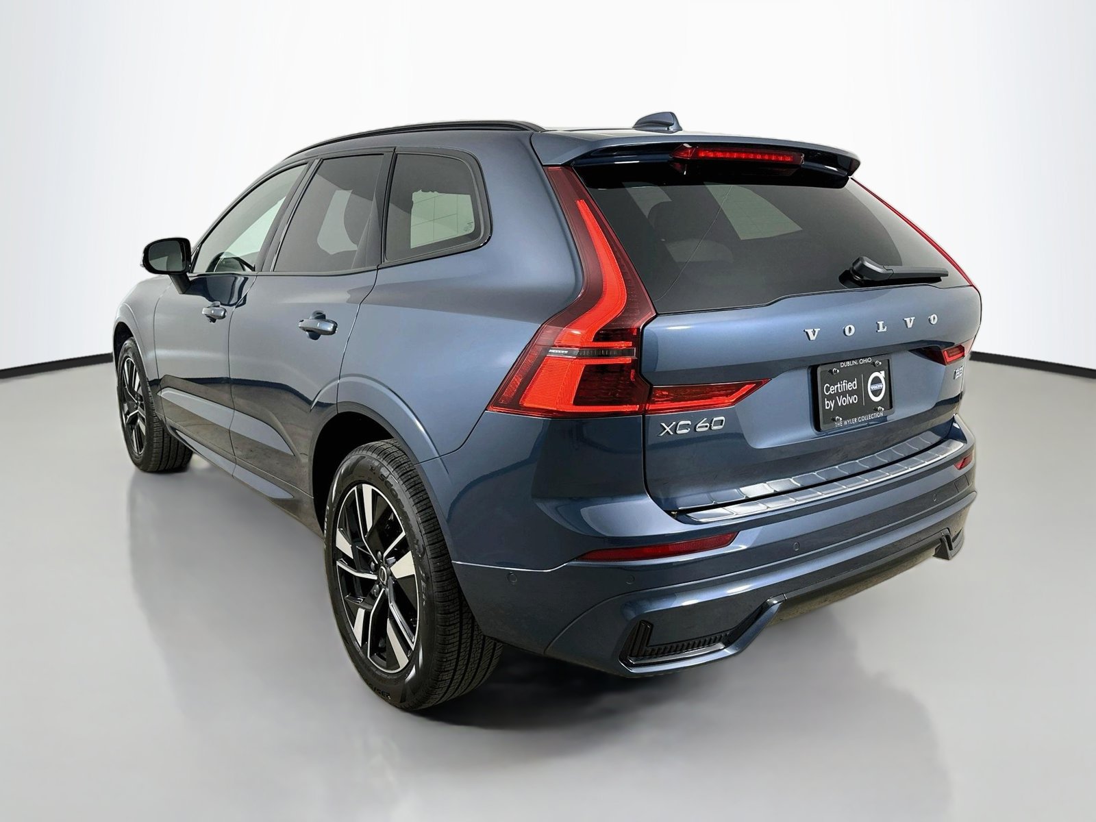 New 2026 Volvo XC60 B5 Plus w/ Protection Package Premier AWD/4WD image 7