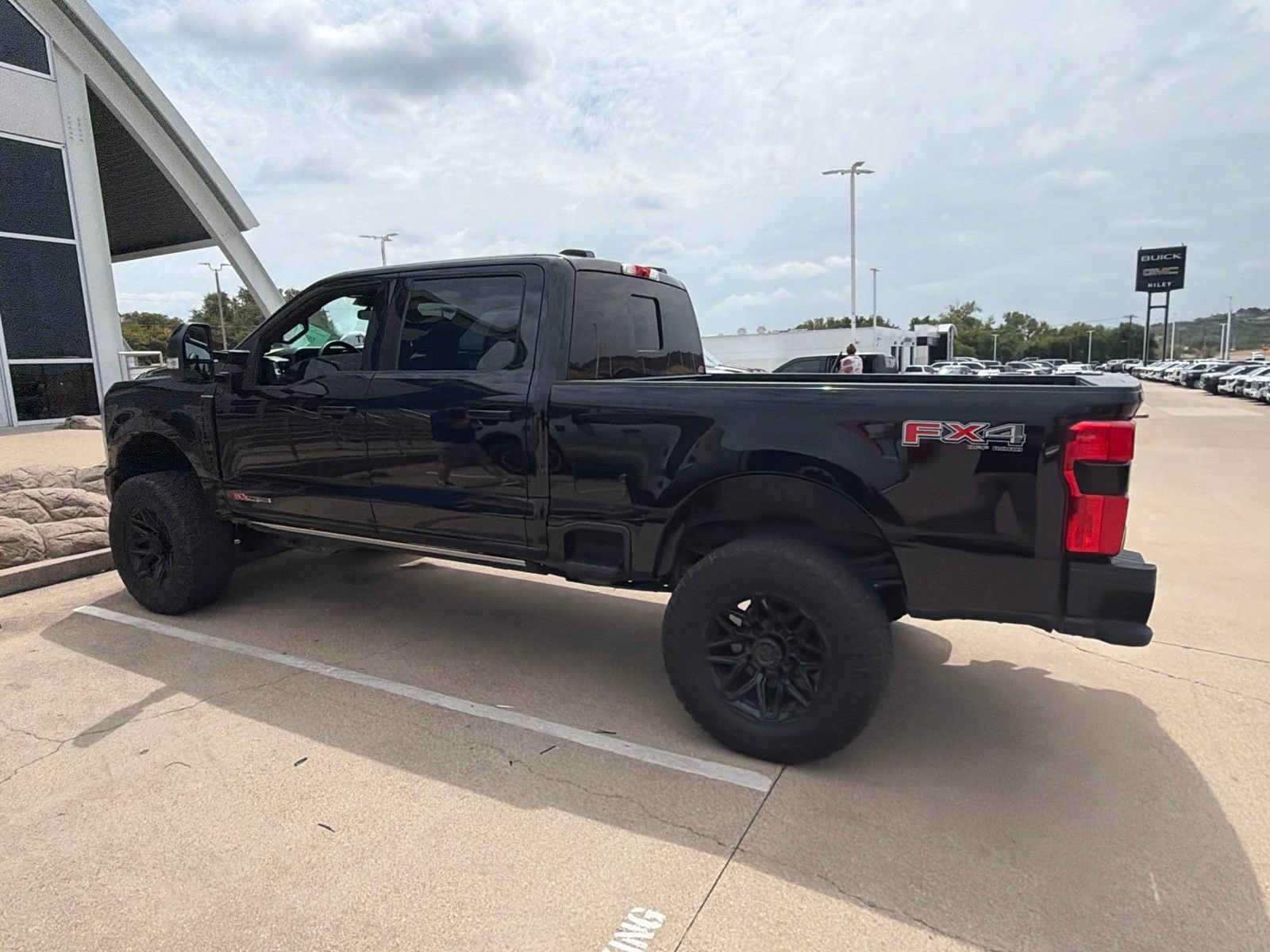 Used 2025 Ford F250 Platinum AWD/4WD image 3