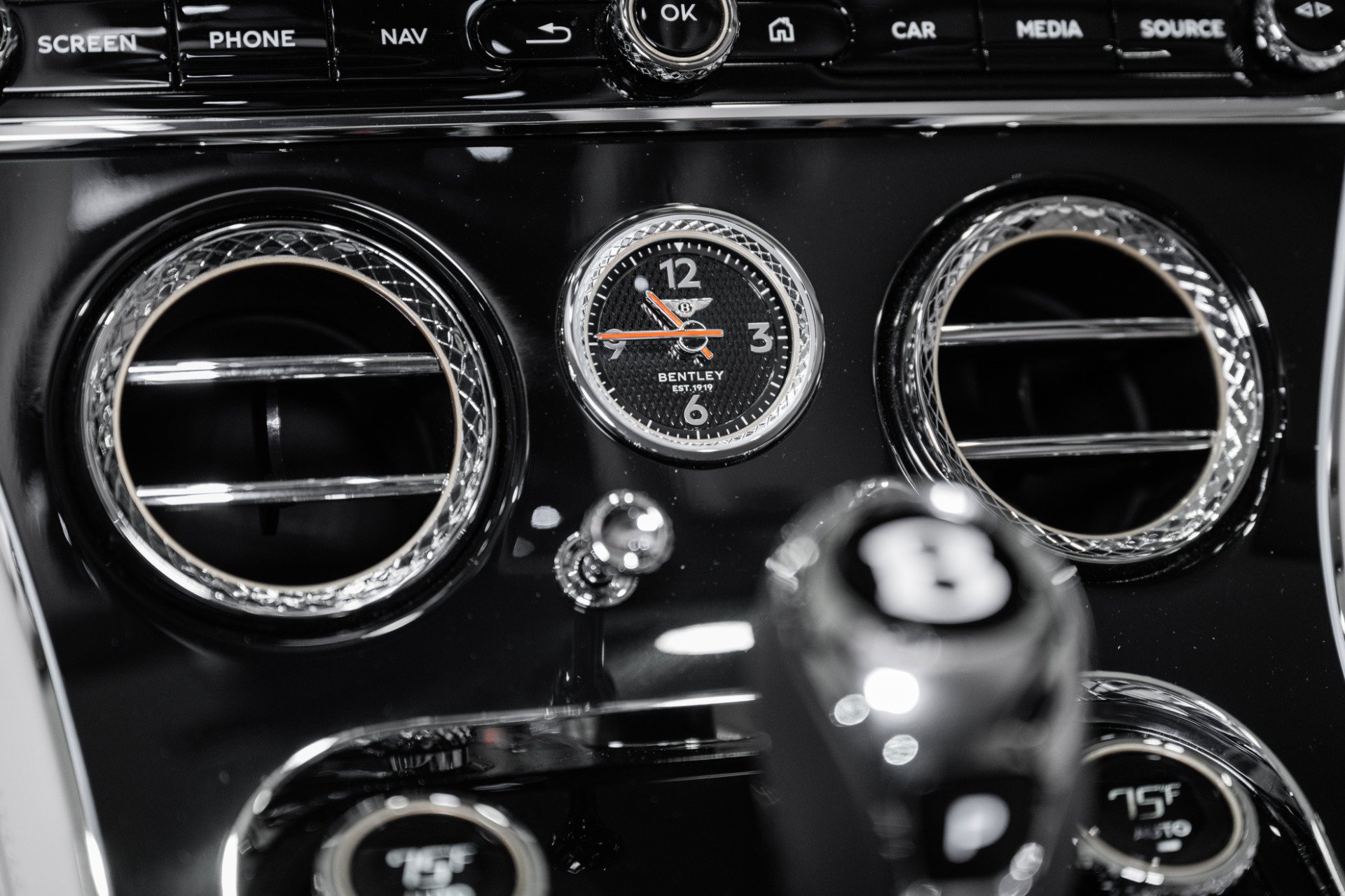 Certified 2023 Bentley Continental GT V8 AWD/4WD image 32