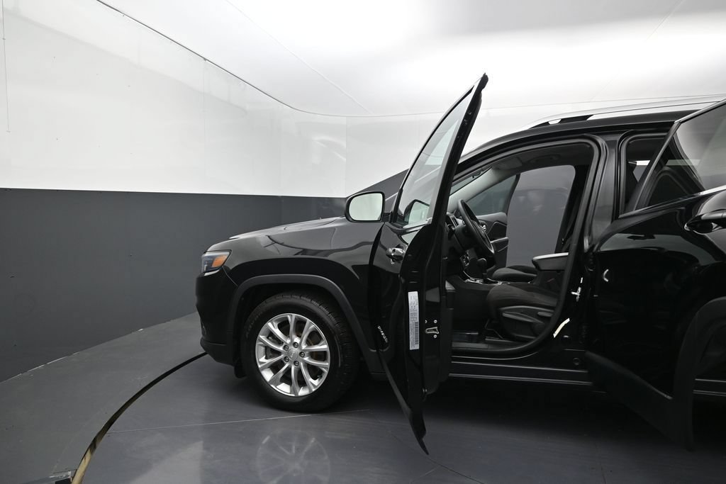 Used 2019 Jeep Cherokee Latitude w/ Popular Appearance Group FWD image 13
