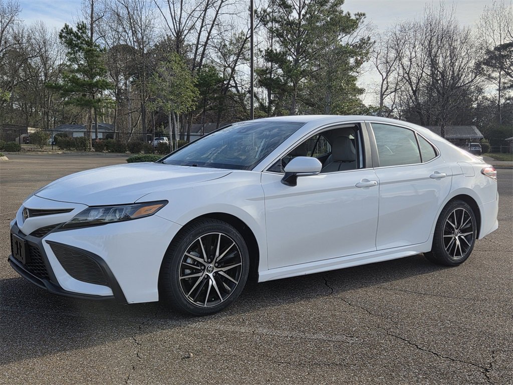 Used 2024 Toyota Camry SE image 7