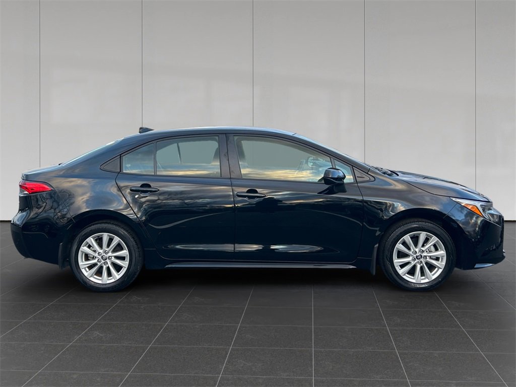 Used 2023 Toyota Corolla LE w/ LE Convenience Package image 6