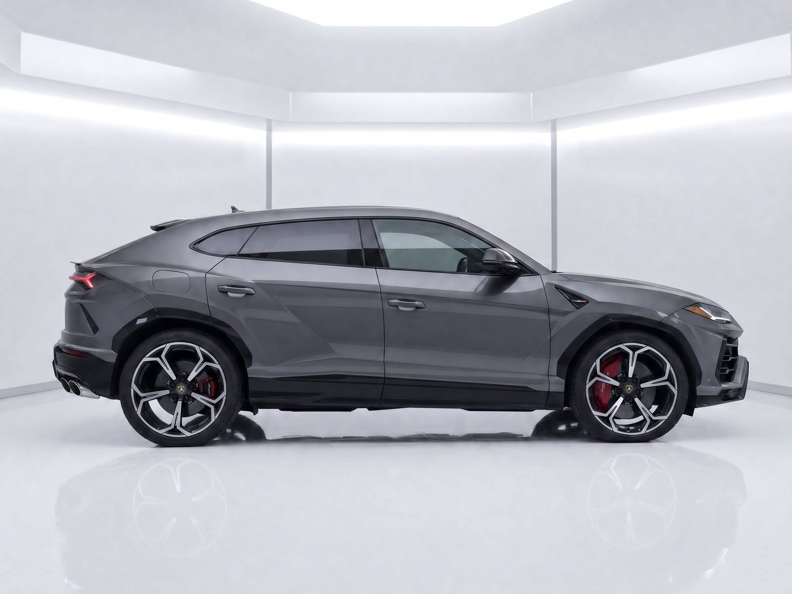 Used 2021 Lamborghini Urus AWD/4WD image 3