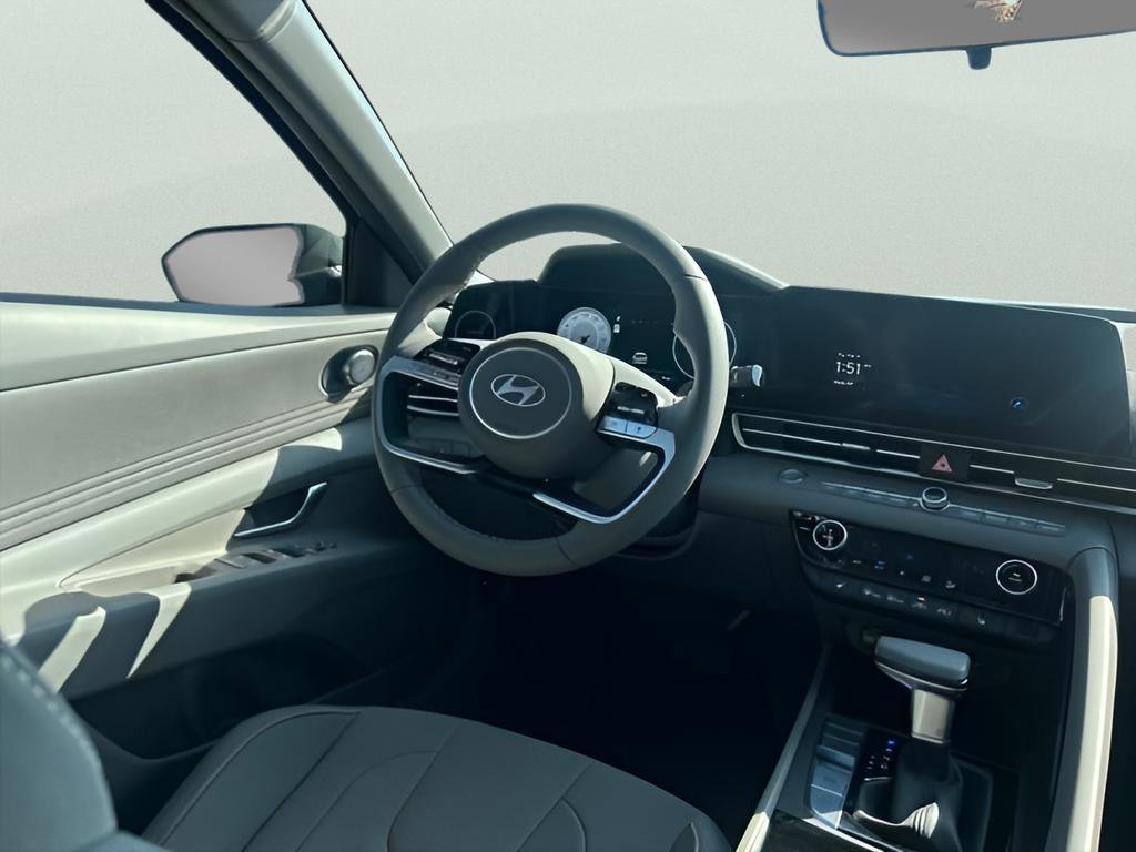 Used 2025 Hyundai Elantra SEL FWD image 18