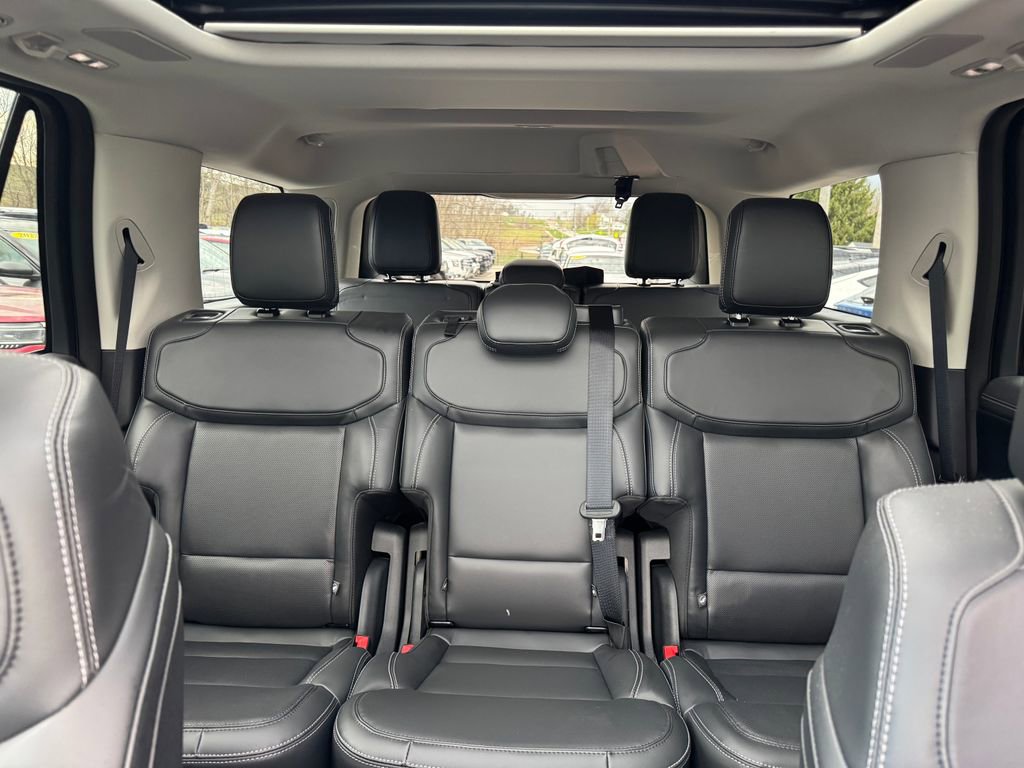 Used 2025 Ford Expedition Platinum w/ Driver's Package image 28