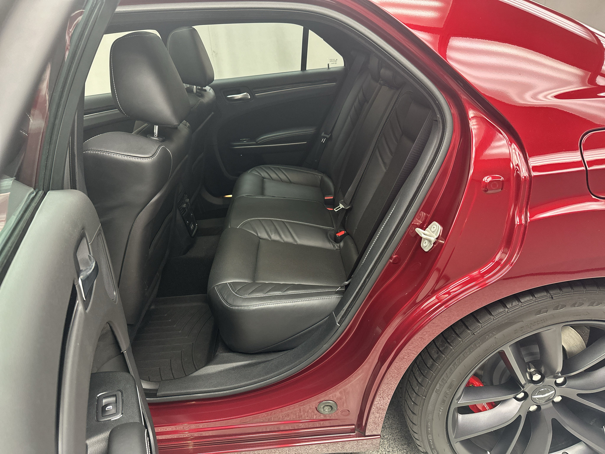 Used 2023 Chrysler 300 C RWD image 9