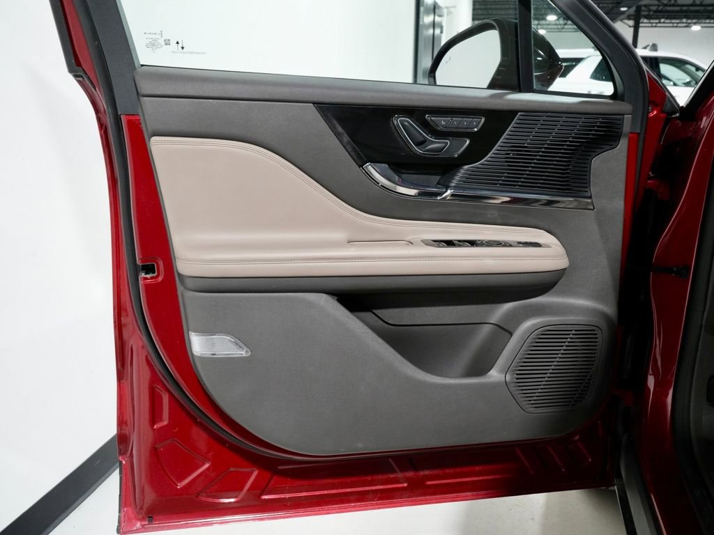 Used 2022 Lincoln Corsair FWD image 12