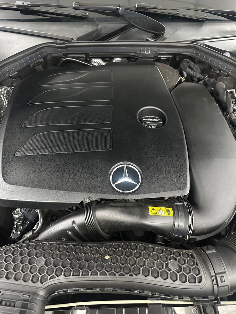 Used 2019 Mercedes-Benz C 300 4MATIC Sedan image 7