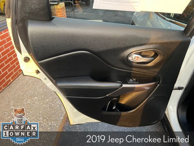 Used 2019 Jeep Cherokee Limited image 24