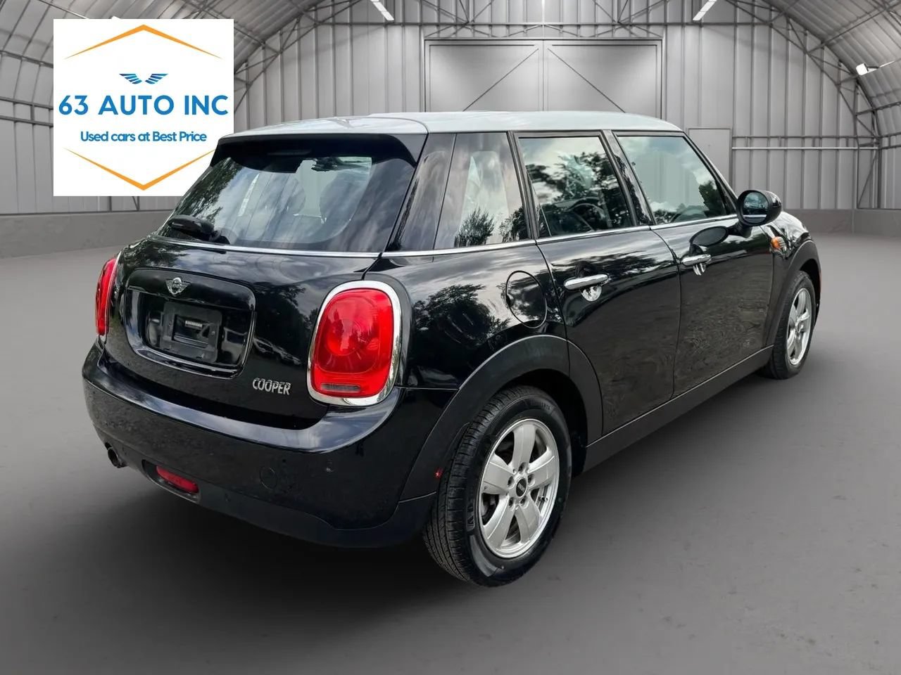 Used 2016 MINI Cooper 4-Door Hardtop w/ Premium Package FWD image 5