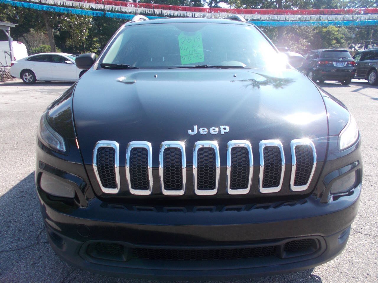 Used 2018 Jeep Cherokee Latitude FWD image 2