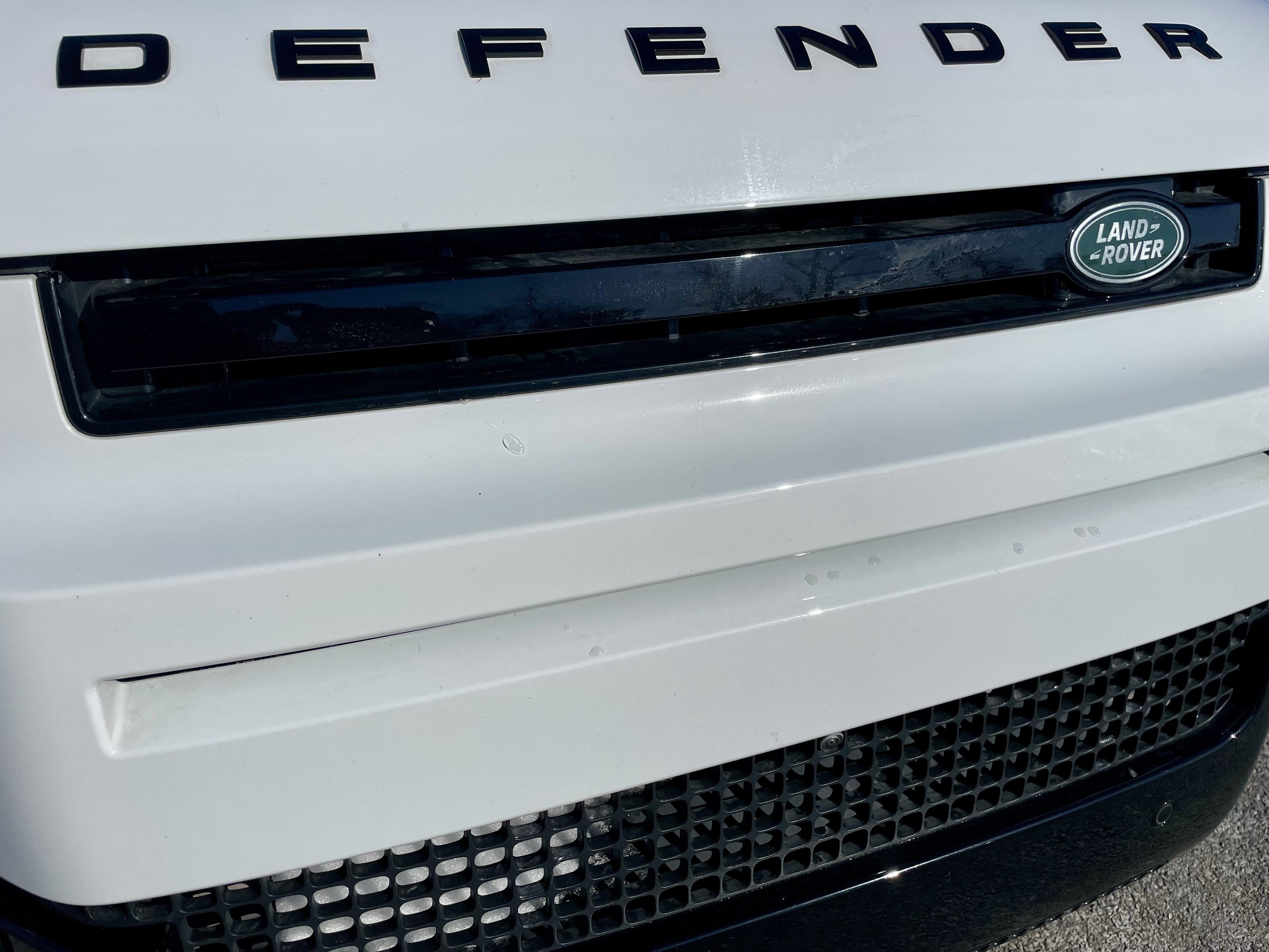 Certified 2025 Land Rover Defender 110 X-Dynamic SE image 32