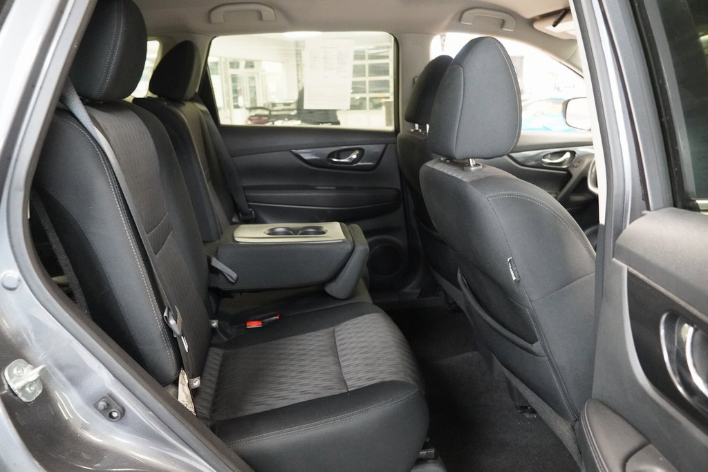 Used 2017 Nissan Rogue SV w/ Midnight Edition image 28