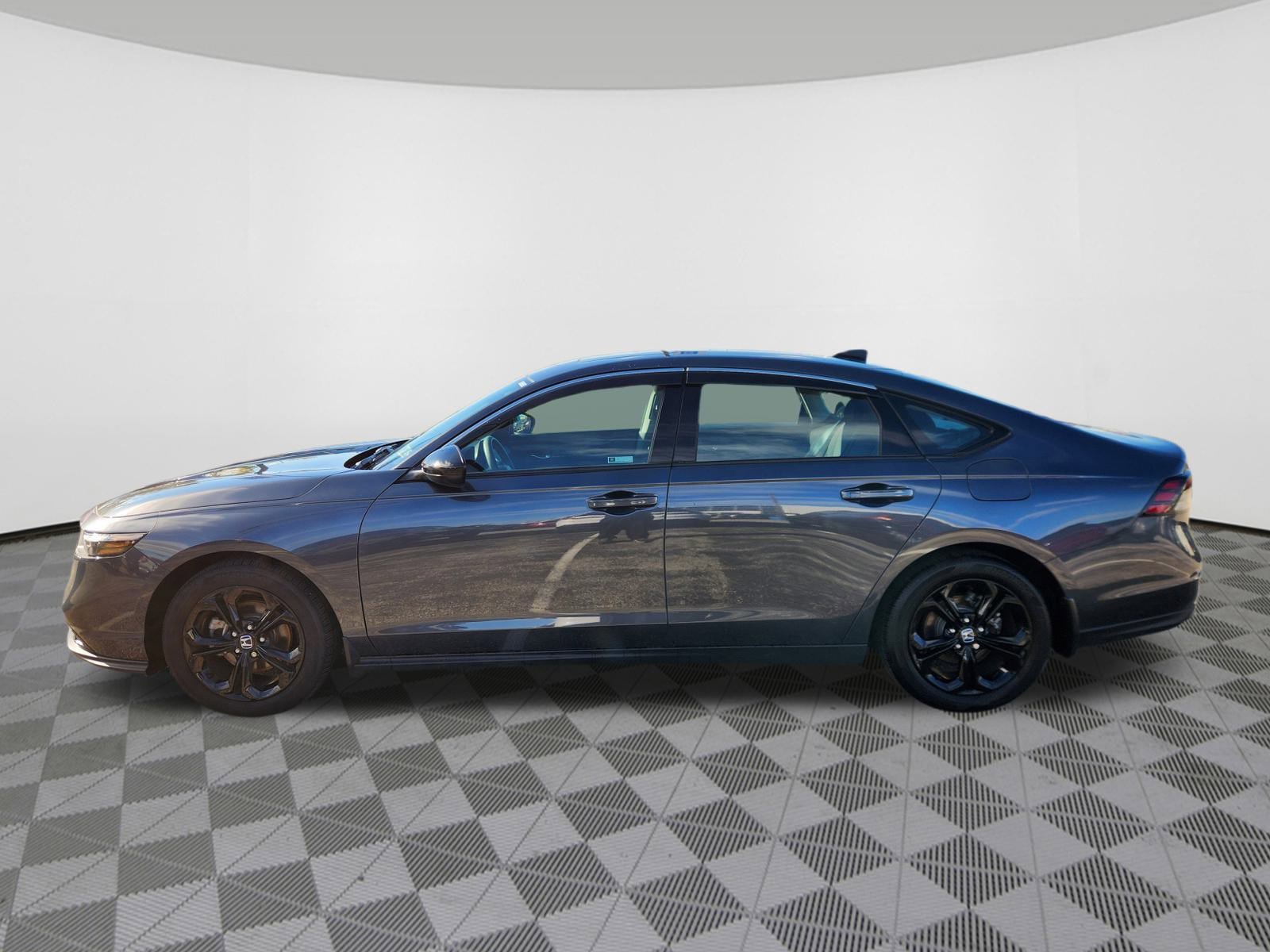 Certified 2025 Honda Accord SE image 5