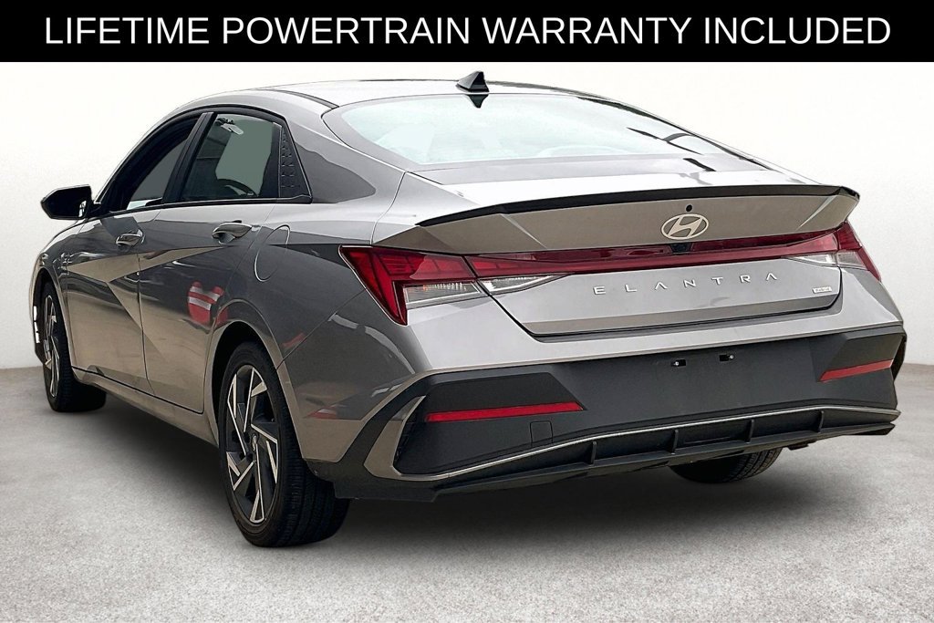Used 2025 Hyundai Elantra SEL FWD image 11