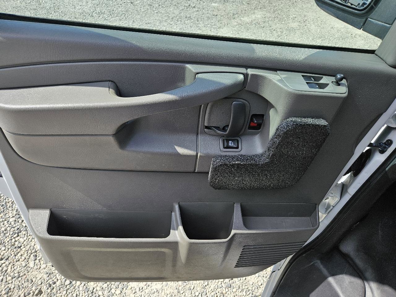Used 2014 Chevrolet Express 1500 RWD image 12