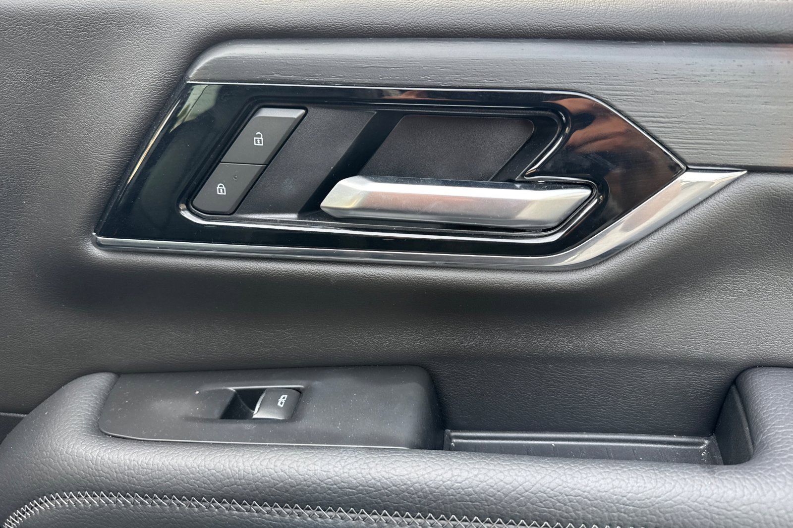 Used 2025 GMC Yukon Denali image 21