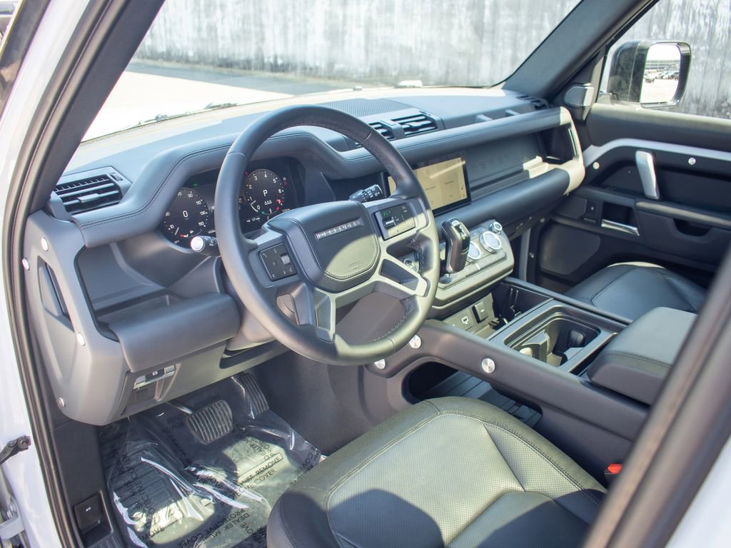 Used 2023 Land Rover Defender 110 X-Dynamic SE image 12