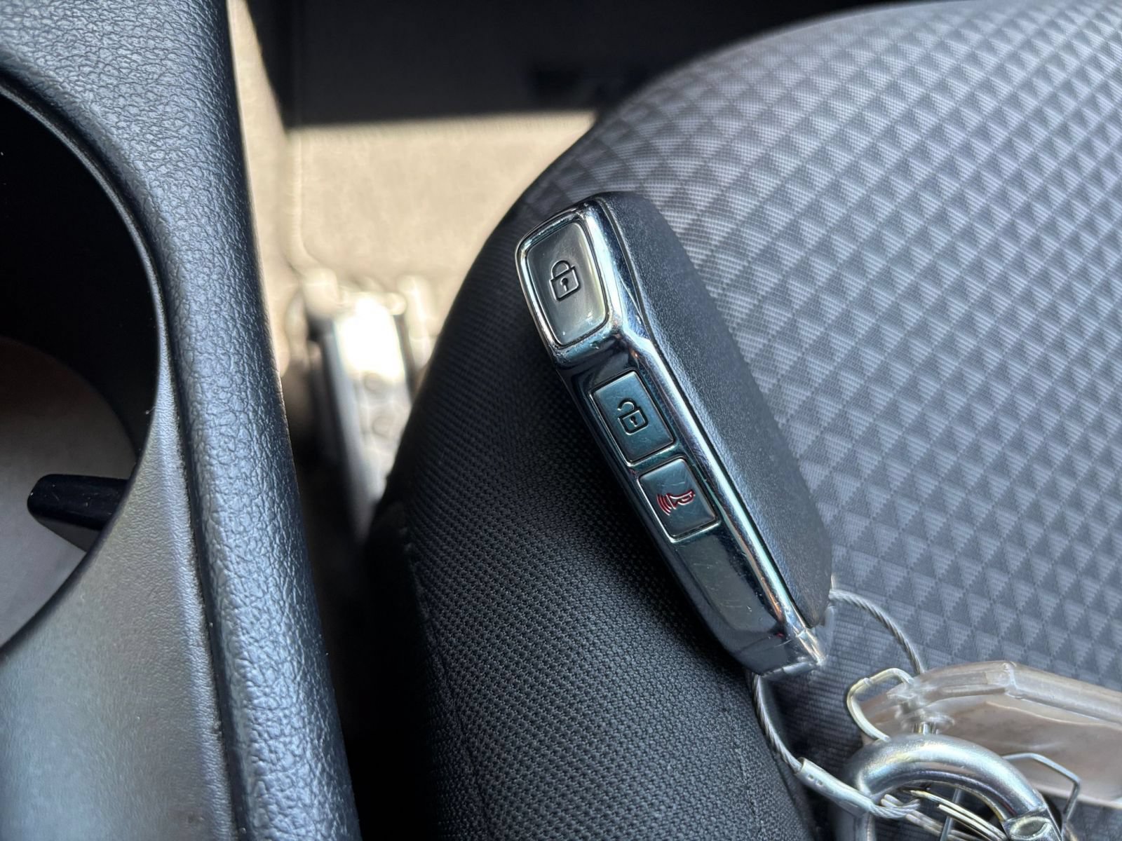 Used 2025 Kia Soul LX w/ LX Technology Package FWD image 22