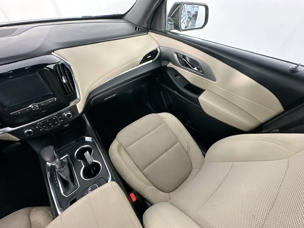 Used 2023 Chevrolet Traverse LS FWD image 11