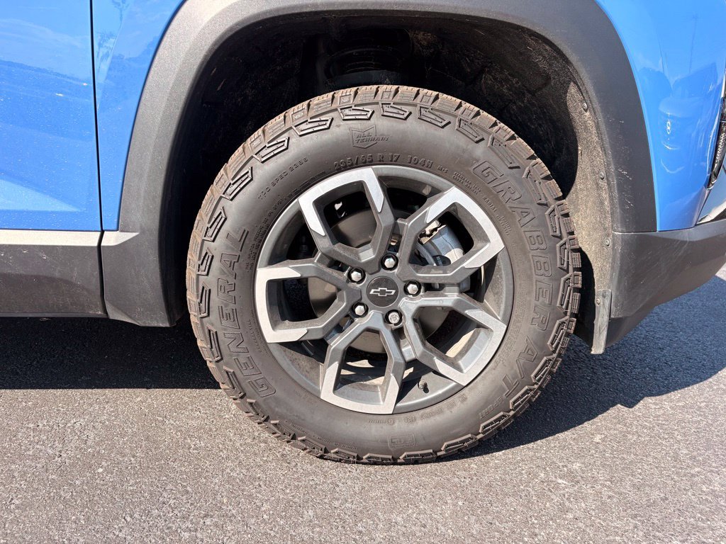 Used 2025 Chevrolet Equinox ACTIV FWD image 32