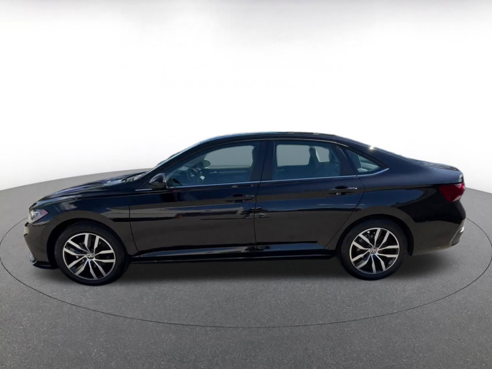Used 2025 Volkswagen Jetta SE image 9