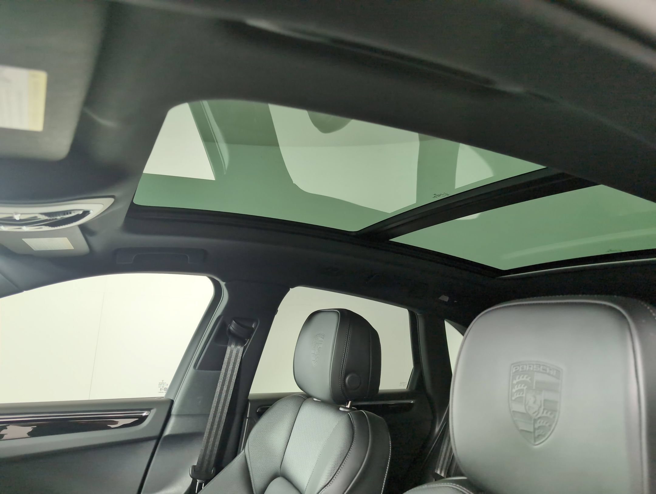 Certified 2025 Porsche Macan AWD/4WD image 20