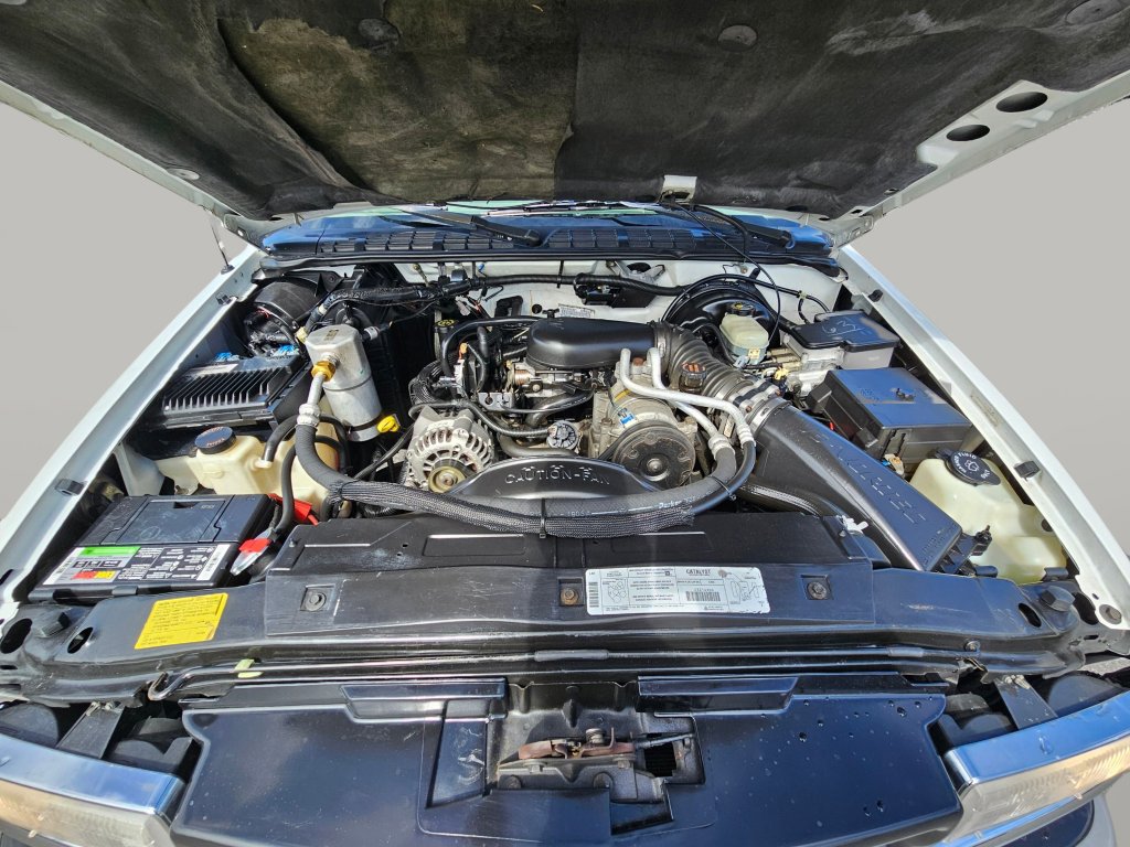 Used 1999 Chevrolet S10 Pickup LS w/ Preferred Equipment Group image 15