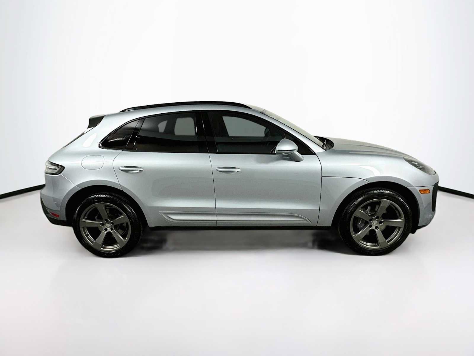Certified 2023 Porsche Macan AWD/4WD image 8