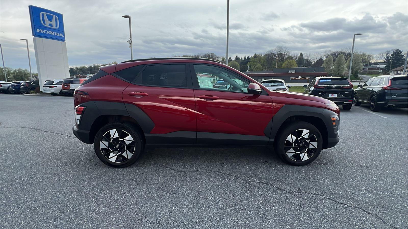 Used 2025 Hyundai Kona SEL image 3