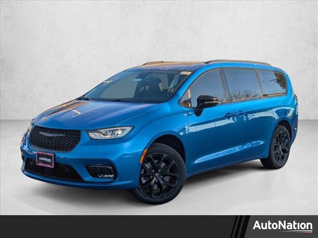 New 2026 Chrysler Pacifica Limited w/ S Appearance Package