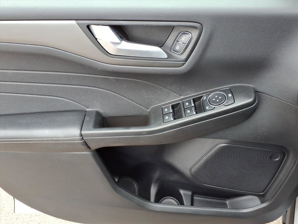 Used 2025 Ford Escape SE image 10