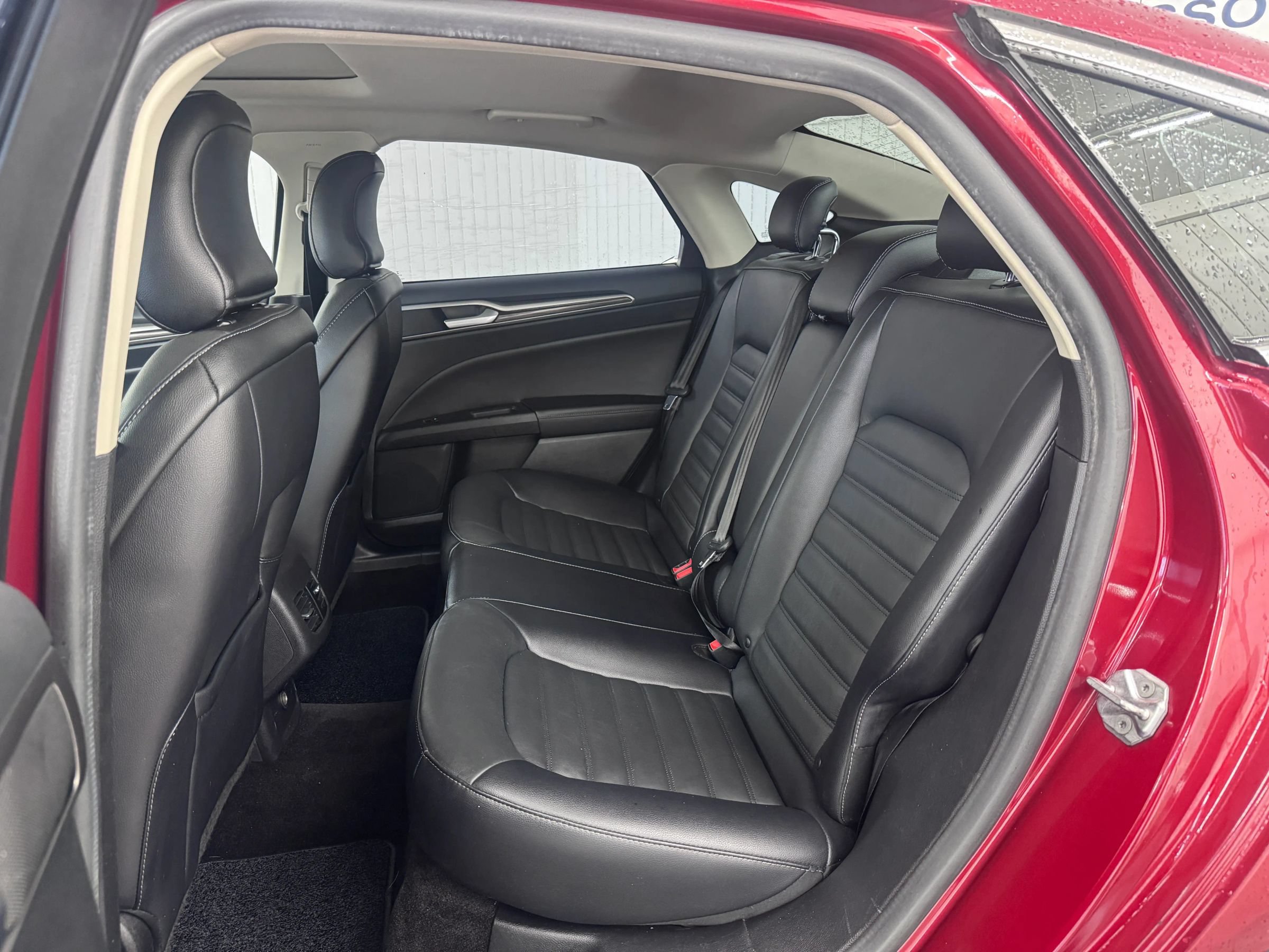 Used 2017 Ford Fusion SE w/ Fusion SE Technology Package FWD image 12
