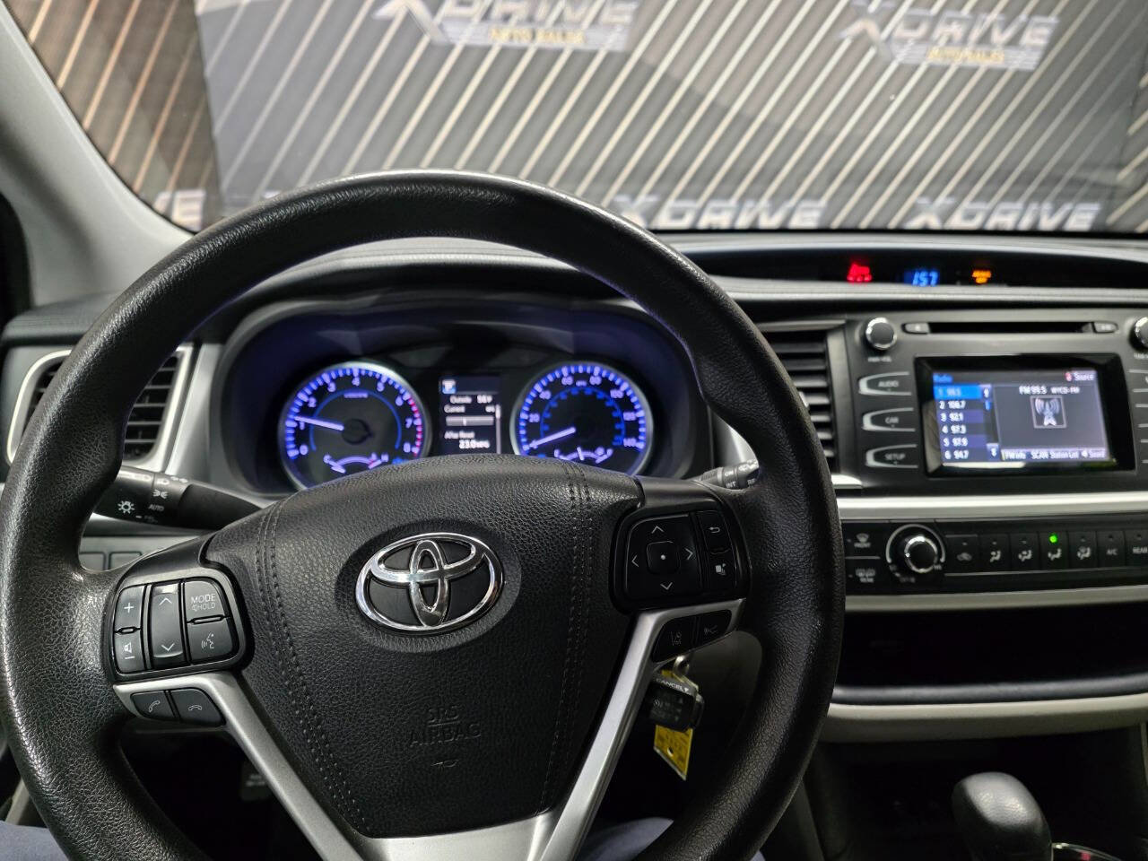 Used 2019 Toyota Highlander LE image 19