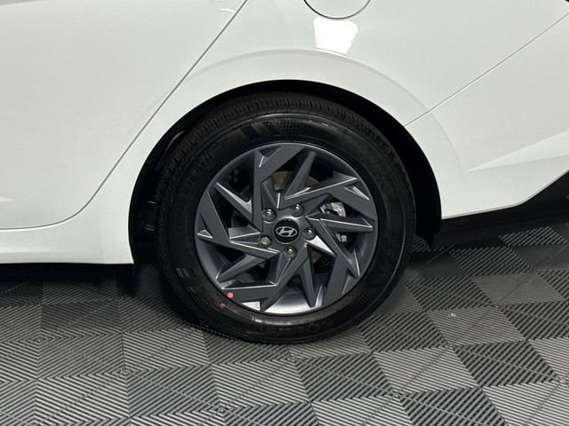 Used 2025 Hyundai Elantra Hybrid FWD image 17