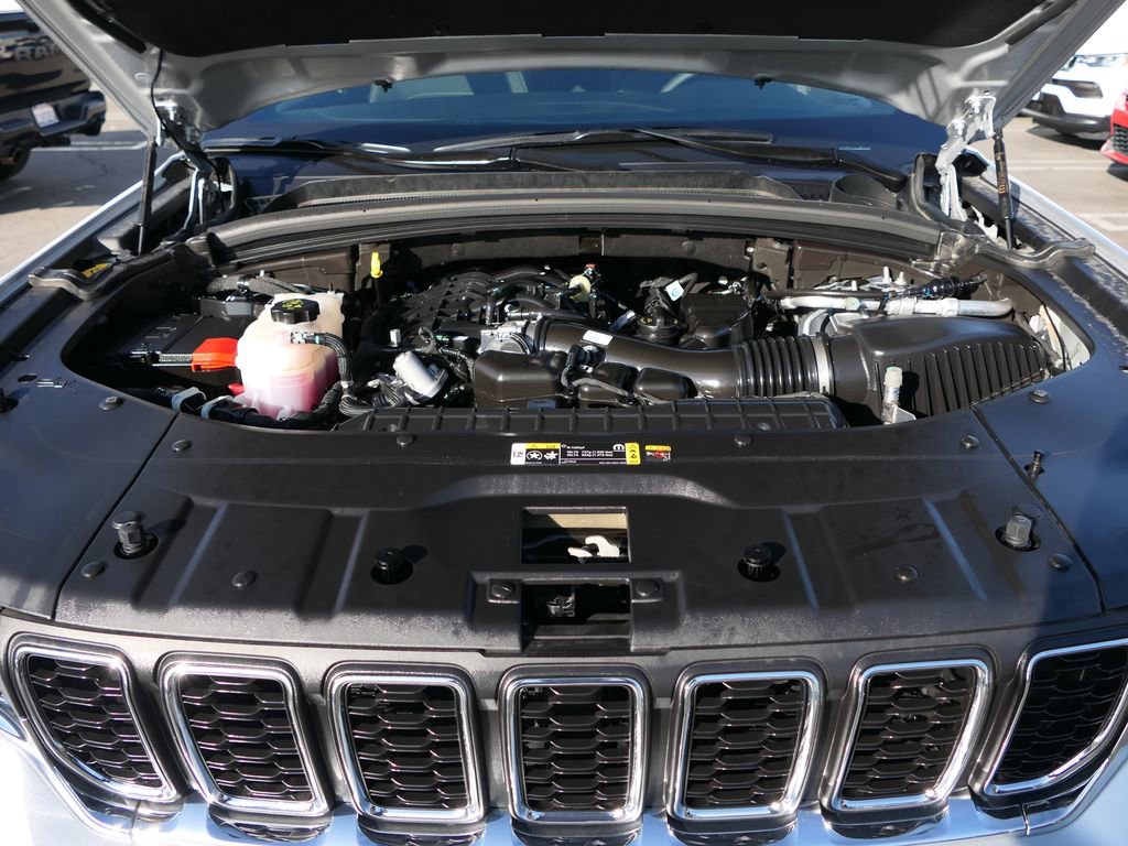 Used 2025 Jeep Grand Cherokee Laredo X w/ Luxury Tech Group I image 25