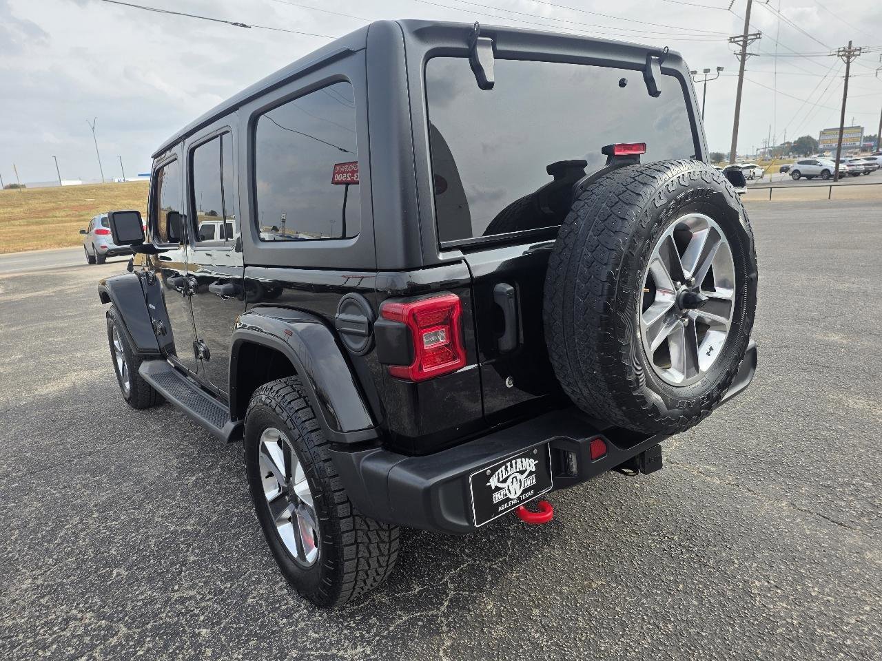 Used 2018 Jeep Wrangler Unlimited Sahara AWD/4WD image 5