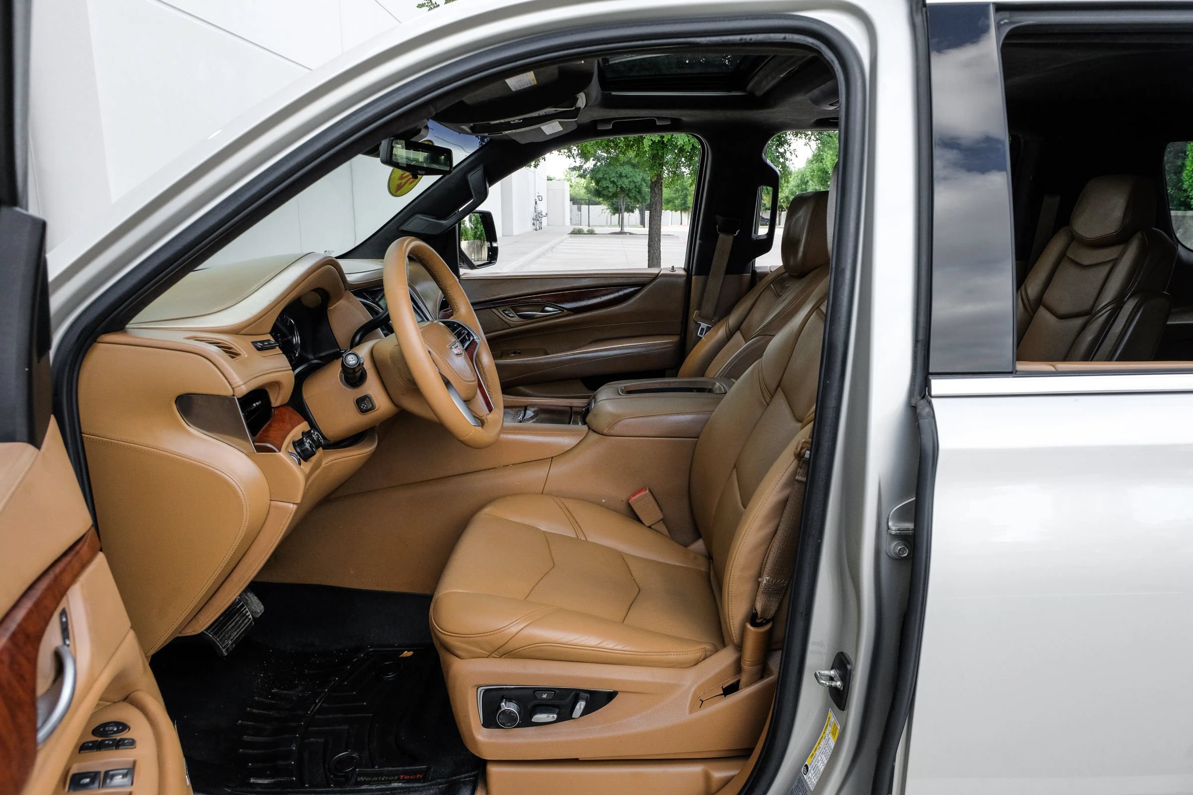 Used 2017 Cadillac Escalade ESV Platinum AWD/4WD image 17