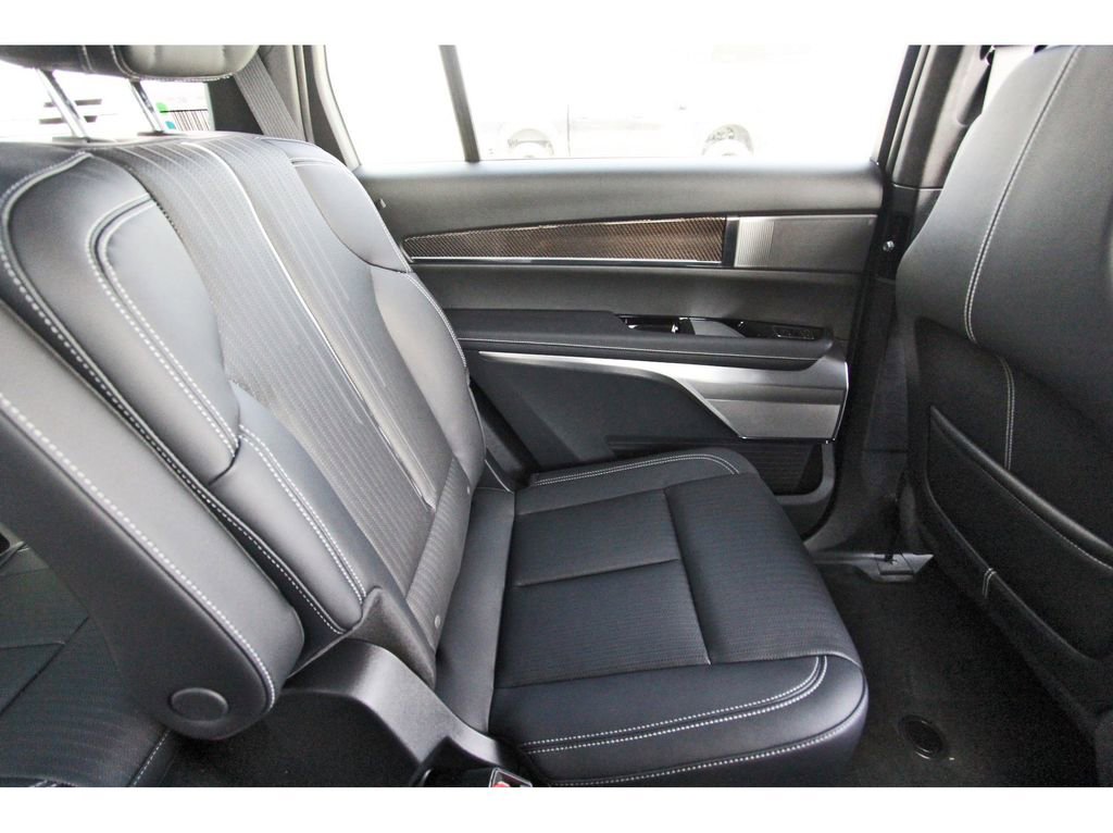 New 2026 Cadillac Vistiq Premium Luxury AWD/4WD image 11