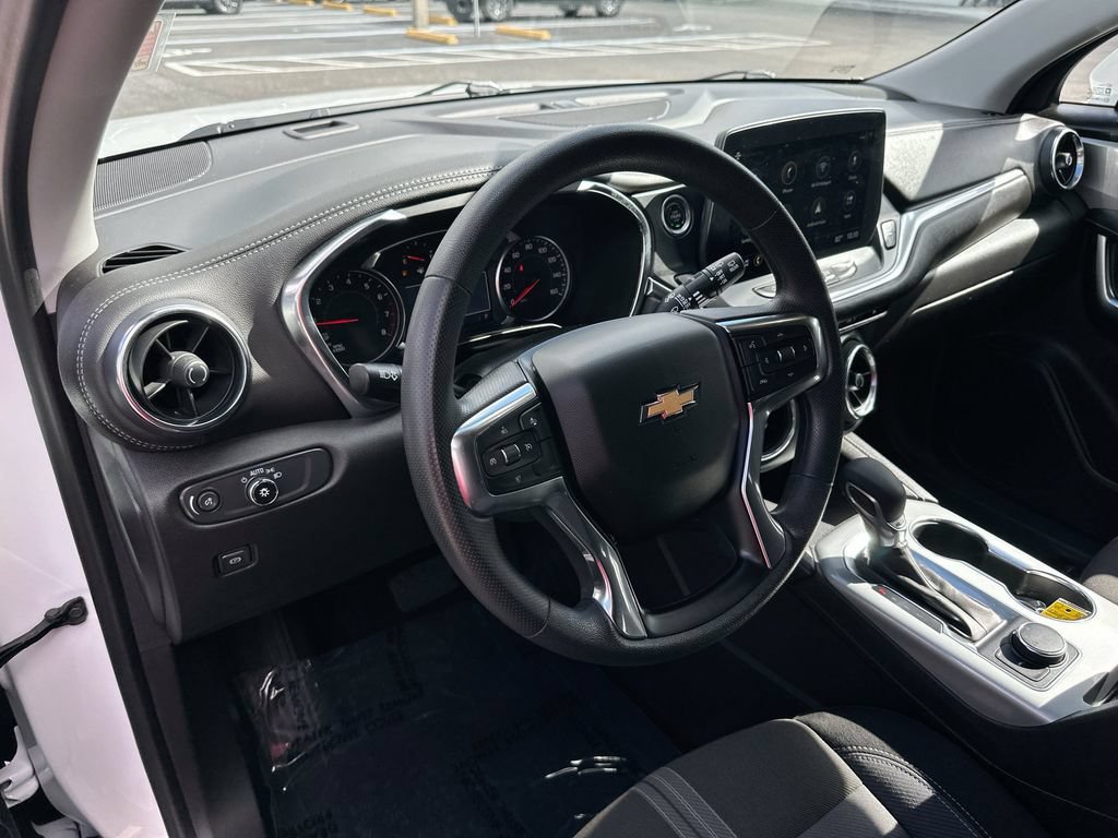 Certified 2025 Chevrolet Blazer LT FWD image 9